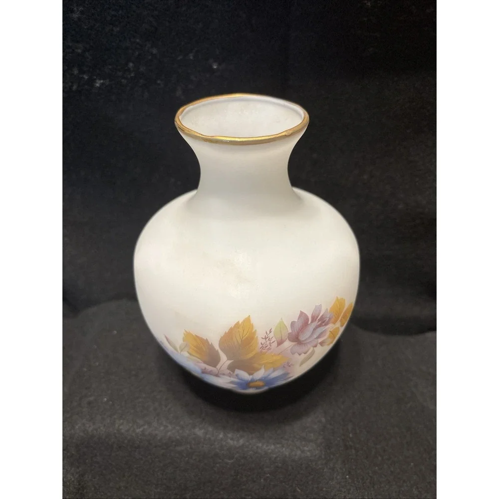 Vintage White Frosted Silhouette Vase Flowers Foliage Japan